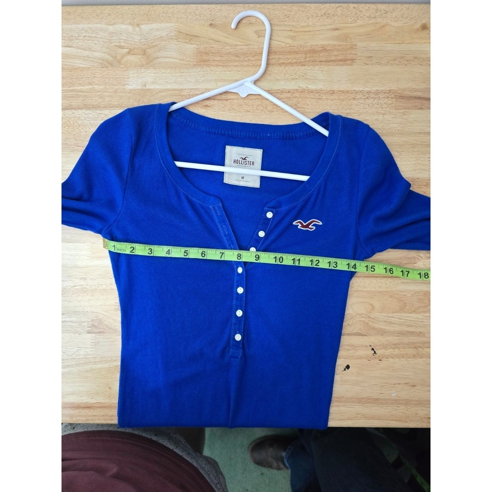 NWT Hollister Y2K Fitted Henley Top 3/4 Sleeve Logo Baby Tee Size M - Picture 4 of 6